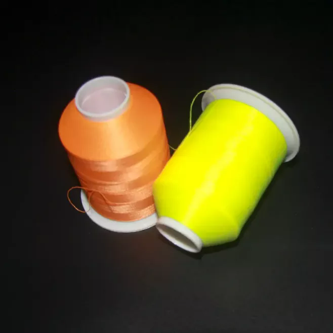 Hvordan fungerer Glow in the Dark Thread uten batterier eller strøm?